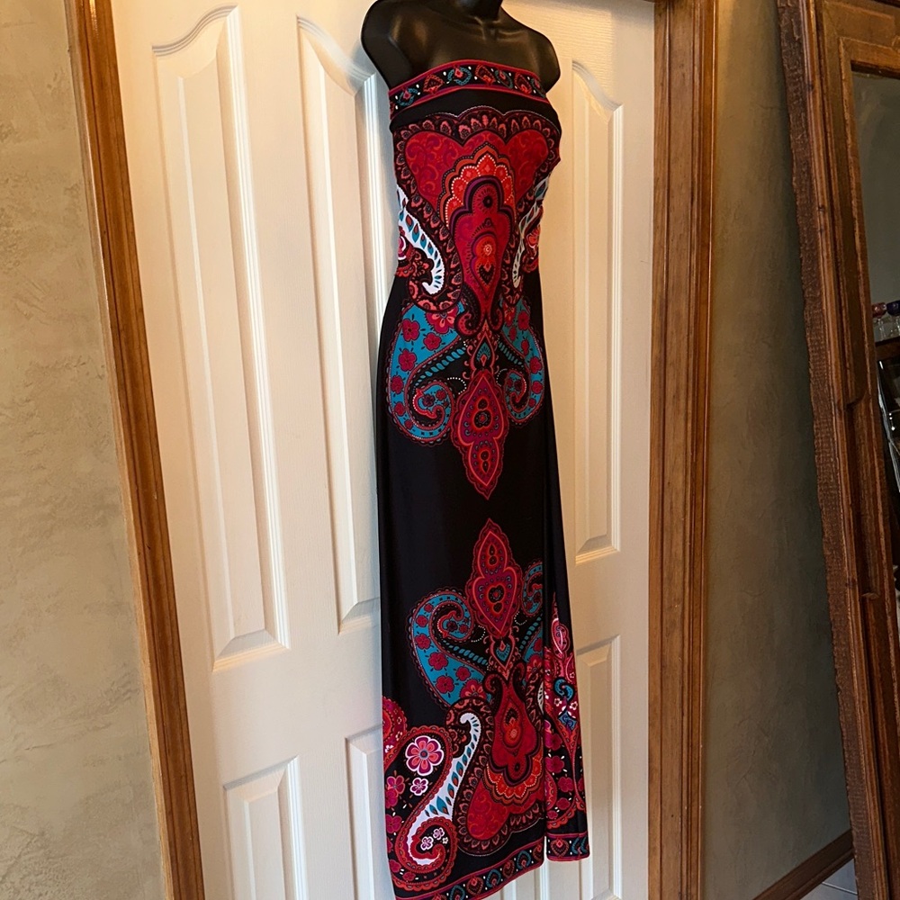 Elegant Strapless Paisley Dress - Red and Black
